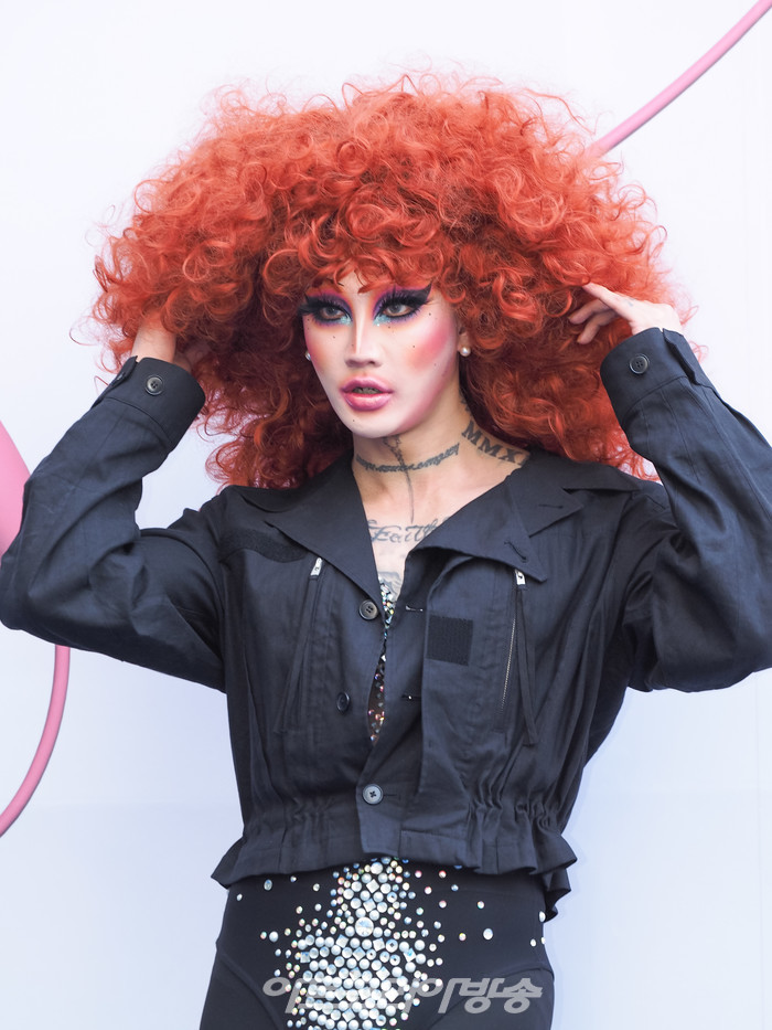 '2023 F/W 서울패션위크' 문정욱 디자이너의 낫이너프워즈 디어라이프(NOT ENOF WORDS DEARLIFE) 패션쇼 포토월(인플루언서 나나영롱킴) 2023.03.18 사진 ⓒ아트코리아방송 이용선 기자​​