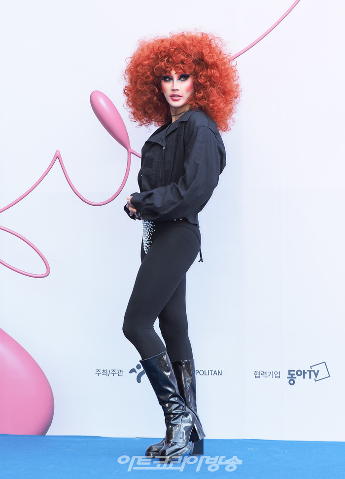 '2023 F/W 서울패션위크' 문정욱 디자이너의 낫이너프워즈 디어라이프(NOT ENOF WORDS DEARLIFE) 패션쇼 포토월(인플루언서 나나영롱킴) 2023.03.18 사진 ⓒ아트코리아방송 이용선 기자​​