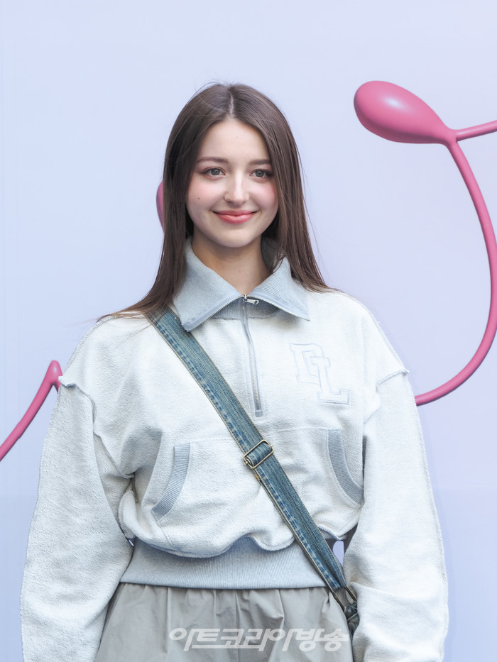 '2023 F/W 서울패션위크' 문정욱 디자이너의 낫이너프워즈 디어라이프(NOT ENOF WORDS DEARLIFE) 패션쇼 포토월(안젤리나 다닐로바) 2023.03.18 사진 ⓒ아트코리아방송 이용선 기자​​