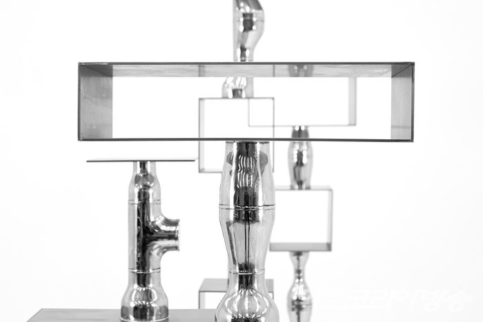 이형준 作-Pipe Fitting Shelf - Unstable harmony 