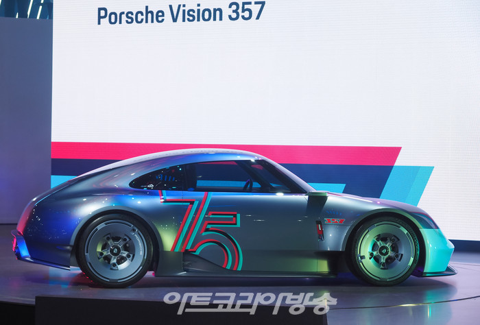 '2023 서울모빌리티쇼' 에서 아시아 최초로 '포르쉐 스포츠카 75 주년' 기념 디자인 스터디 '비전 357'를 공개했다. 2023.03.30 사진 ⓒ아트코리아방송 이용선 기자​​