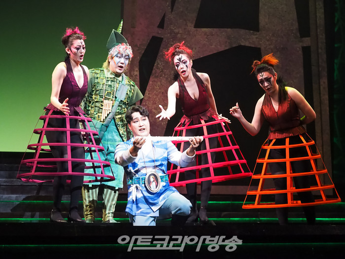 서울시오페라단 오페라 '마술피리' 전막 프레스콜(시녀 1 역 박현진, 시녀 2 역 원상미, 시녀 3 역 정주연, 파파게노 역 김기훈, 타미노 역 김건우) 2023.03.29 사진 ⓒ아트코리아방송 이용선 기자​​