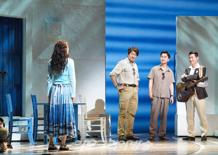 뮤지컬 '맘마미아!' 프레스콜(소피 역 김환희, 샘 역 장현성, 해리 역 이현우, 빌 역 송일국) 2023.03.29 사진 ⓒ아트코리아방송 이용선 기자​​