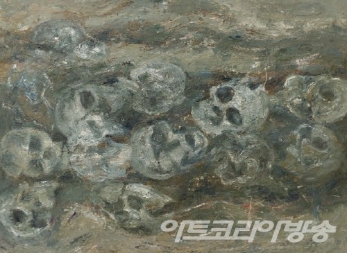 양미경 作_흰불꽃-모가지1_오징어뼈 가루 유화_145.5x112.1cm_2021
