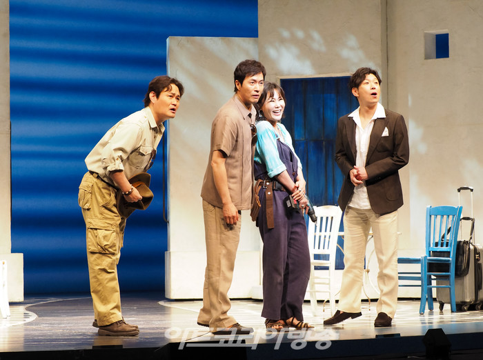 뮤지컬 '맘마미아!' 프레스콜(도나 역 신영숙, 샘 역 김정민, 해리 역 민영기, 빌 역 김진수) 2023.03.29 사진 ⓒ아트코리아방송 이용선 기자​​