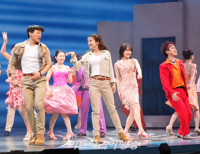 뮤지컬 '맘마미아!' 프레스콜(소피 역 김환희 외 앙상블) 2023.03.29 사진 ⓒ아트코리아방송 이용선 기자​​