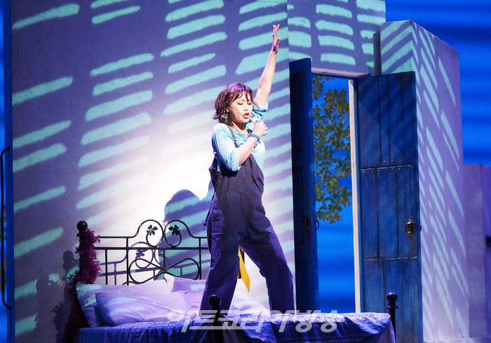 뮤지컬 '맘마미아!' 프레스콜(도나 역 신영숙) 2023.03.29 사진 ⓒ아트코리아방송 이용선 기자​​
