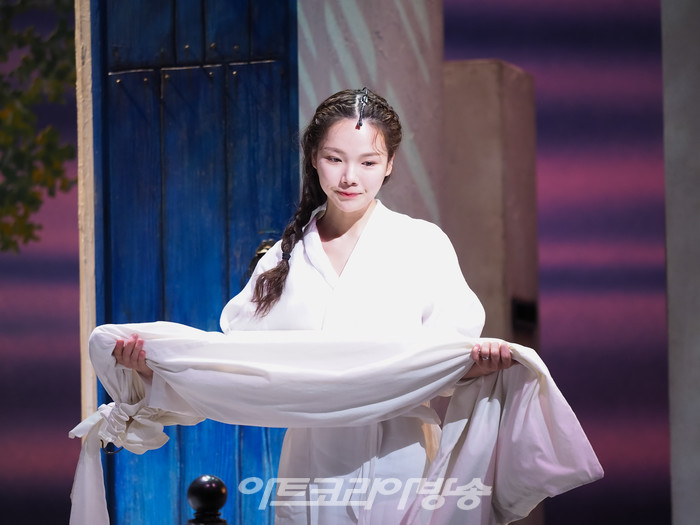 뮤지컬 '맘마미아!' 프레스콜(도나 역 최정원, 소피 역 최태이) 2023.03.29 사진 ⓒ아트코리아방송 이용선 기자​​