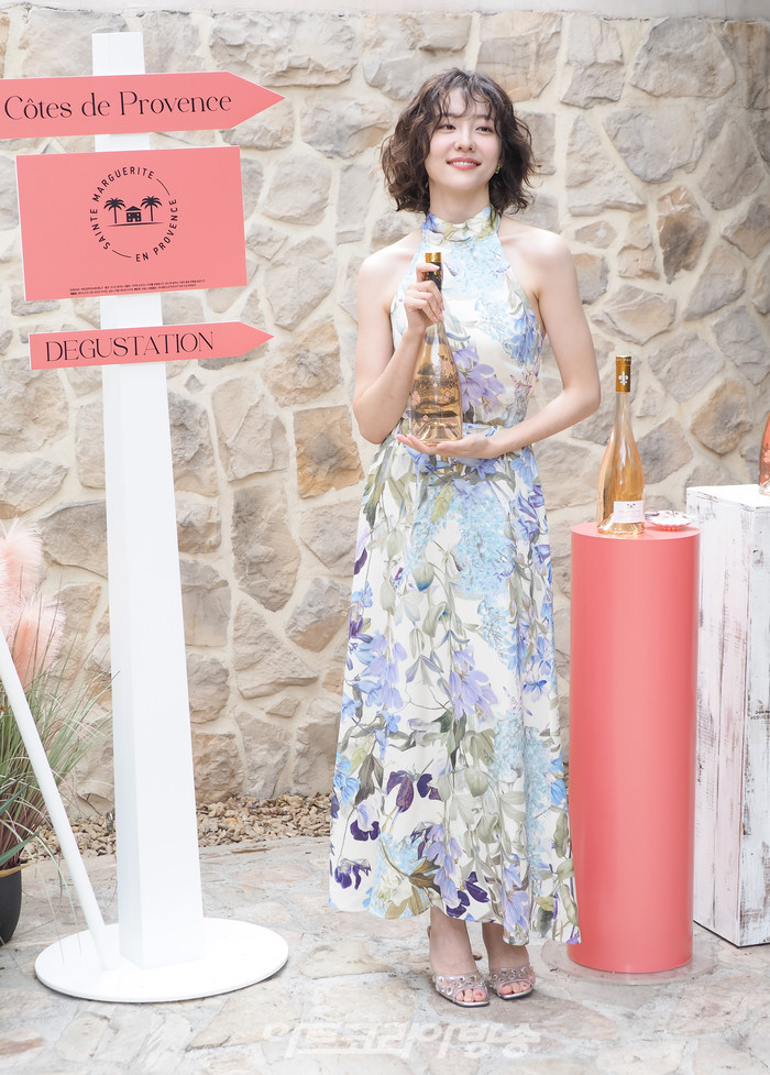페르노리카코리아의 로제 와인 브랜드 '심포니 메종 세인트 마거릿'과 '판타스티크 샤또 세인트 마거릿' 론칭 행사(배우 박지현) 2023.04.04 사진 ⓒ아트코리아방송 이용선 기자​​