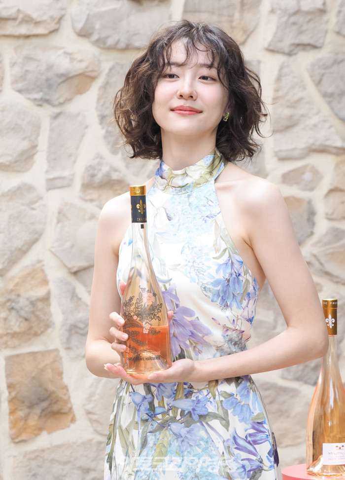 페르노리카코리아의 로제 와인 브랜드 '심포니 메종 세인트 마거릿'과 '판타스티크 샤또 세인트 마거릿' 론칭 행사(배우 박지현) 2023.04.04 사진 ⓒ아트코리아방송 이용선 기자​​