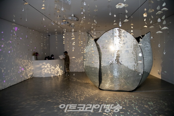 김성호 미술평론, 춤추는 정원 - ‘현실화된 유토피아’에서의 사랑