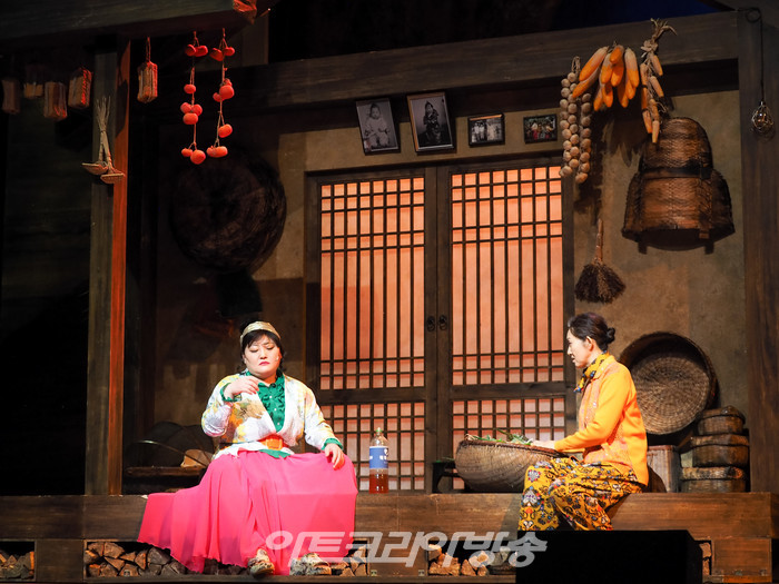 뮤지컬 '친정엄마' 프레스콜(엄마 역 정경순, 서울댁 역 박지아) 2023.04.04 사진 ⓒ아트코리아방송 이용선 기자​​