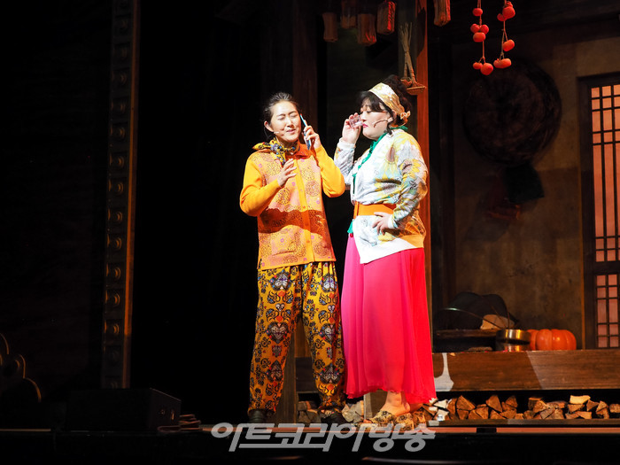 뮤지컬 '친정엄마' 프레스콜(엄마 역 정경순, 서울댁 역 박지아) 2023.04.04 사진 ⓒ아트코리아방송 이용선 기자​​