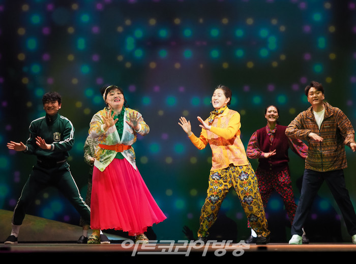 뮤지컬 '친정엄마' 프레스콜(엄마 역 정경순, 딸 역 현쥬니, 남편 역 김형준, 서울댁 역 박지아 외 앙상블) 2023.04.04 사진 ⓒ아트코리아방송 이용선 기자​​