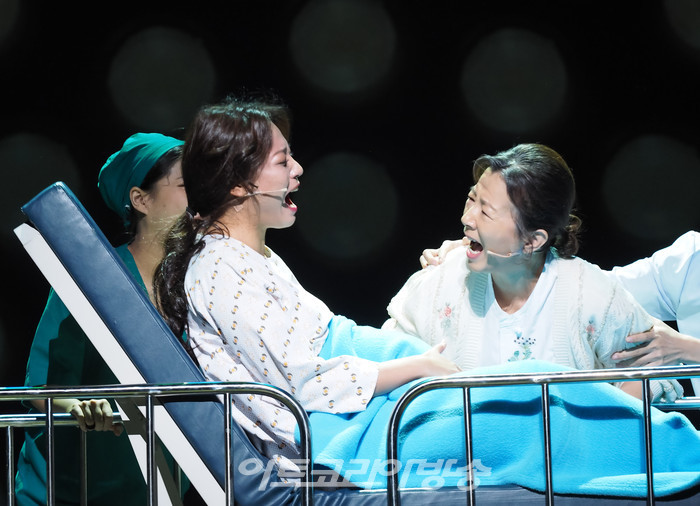 뮤지컬 '친정엄마' 프레스콜(엄마 역 김서라, 딸 역 신서옥 외 앙상블) 2023.04.04 사진 ⓒ아트코리아방송 이용선 기자​​