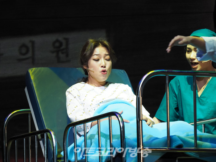 뮤지컬 '친정엄마' 프레스콜(딸 역 신서옥 외 앙상블) 2023.04.04 사진 ⓒ아트코리아방송 이용선 기자​​