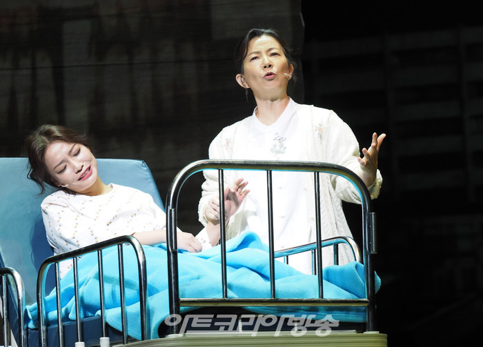 뮤지컬 '친정엄마' 프레스콜(엄마 역 김서라, 딸 역 신서옥) 2023.04.04 사진 ⓒ아트코리아방송 이용선 기자​​