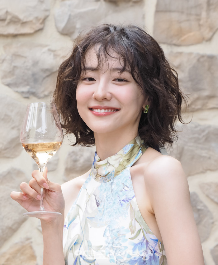 페르노리카코리아의 로제 와인 브랜드 '심포니 메종 세인트 마거릿'과 '판타스티크 샤또 세인트 마거릿' 론칭 행사(배우 박지현) 2023.04.04 사진 ⓒ아트코리아방송 이용선 기자​​