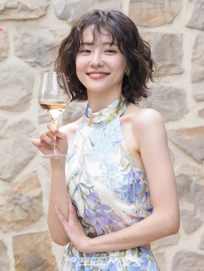 페르노리카코리아의 로제 와인 브랜드 '심포니 메종 세인트 마거릿'과 '판타스티크 샤또 세인트 마거릿' 론칭 행사(배우 박지현) 2023.04.04 사진 ⓒ아트코리아방송 이용선 기자​​