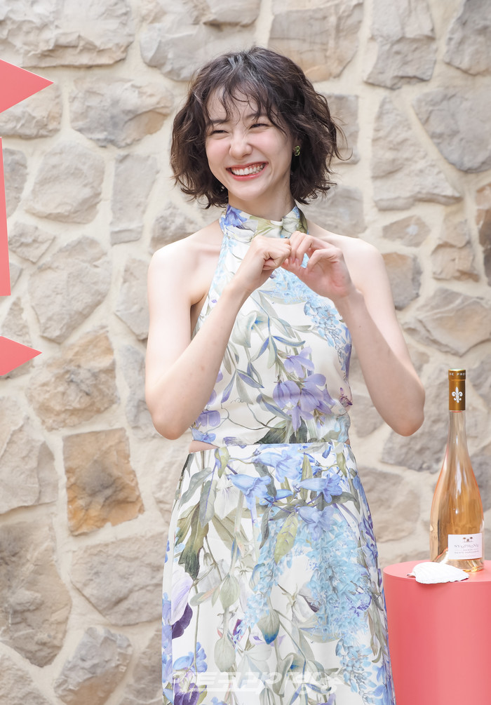 페르노리카코리아의 로제 와인 브랜드 '심포니 메종 세인트 마거릿'과 '판타스티크 샤또 세인트 마거릿' 론칭 행사(배우 박지현) 2023.04.04 사진 ⓒ아트코리아방송 이용선 기자​​