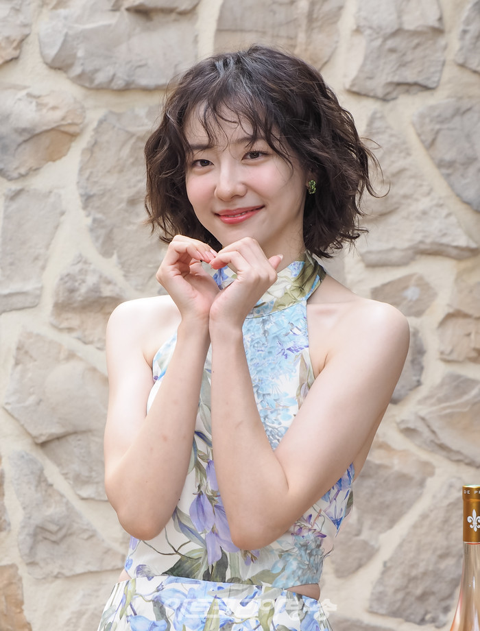 페르노리카코리아의 로제 와인 브랜드 '심포니 메종 세인트 마거릿'과 '판타스티크 샤또 세인트 마거릿' 론칭 행사(배우 박지현) 2023.04.04 사진 ⓒ아트코리아방송 이용선 기자​​