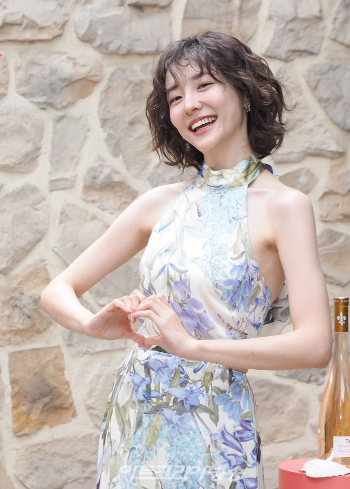 페르노리카코리아의 로제 와인 브랜드 '심포니 메종 세인트 마거릿'과 '판타스티크 샤또 세인트 마거릿' 론칭 행사(배우 박지현) 2023.04.04 사진 ⓒ아트코리아방송 이용선 기자​​