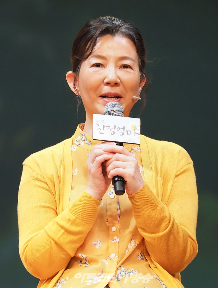 뮤지컬 '친정엄마' 프레스콜(사진 왼쪽부터 정경순, 김수미, 김서라) 2023.04.04 사진 ⓒ아트코리아방송 이용선 기자​​