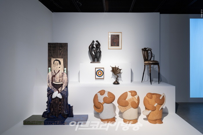 성별을 넘어서 전시전경