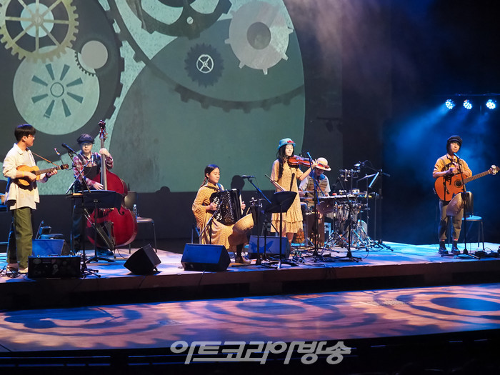 2023 '공연봄날' 프로그램 예술단체 '신나는섬'의 음악으로 빚은 동화콘서트, 집으로' 공연 장면. 2023.04.21 사진 ⓒ아트코리아방송 이용선 기자​​