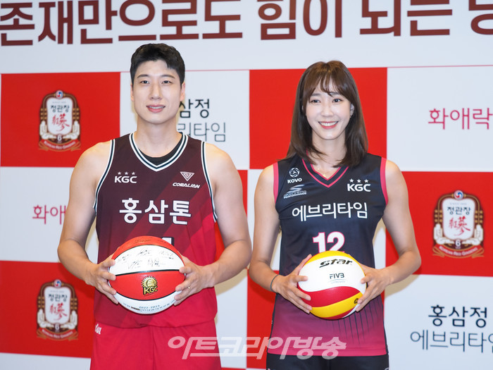 부모님 프로모션 기념 사진 행사(농구선수 양현종, 배구선수 한송이) 2023.04.23 사진 ⓒ아트코리아방송 이용선 기자​