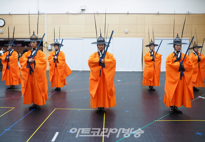 서울시 무용단의 '일무' 연습실 공개행사 무무(정대업지무) 시연. 2023.04.25 사진 ⓒ아트코리아방송 이용선 기자​