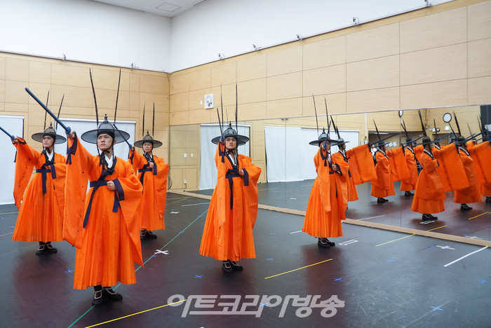 서울시 무용단의 '일무' 연습실 공개행사 무무(정대업지무) 시연. 2023.04.25 사진 ⓒ아트코리아방송 이용선 기자​