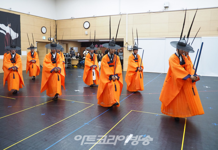 서울시 무용단의 '일무' 연습실 공개행사 무무(정대업지무) 시연. 2023.04.25 사진 ⓒ아트코리아방송 이용선 기자​