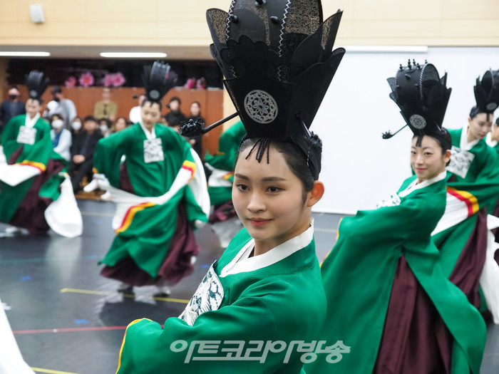 서울시 무용단의 '일무' 연습실 공개행사 춘앵무 시연. 2023.04.25 사진 ⓒ아트코리아방송 이용선 기자​