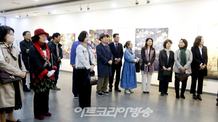 정경연 초대전 '장갑과 함께한 40년, 그 여정을 한자리에' 개막식