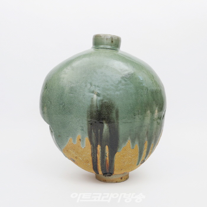 초록돌 편병 Green Stone Flat Bottle 소금가마, 1300℃ 소성 62×52×26cm, 2023