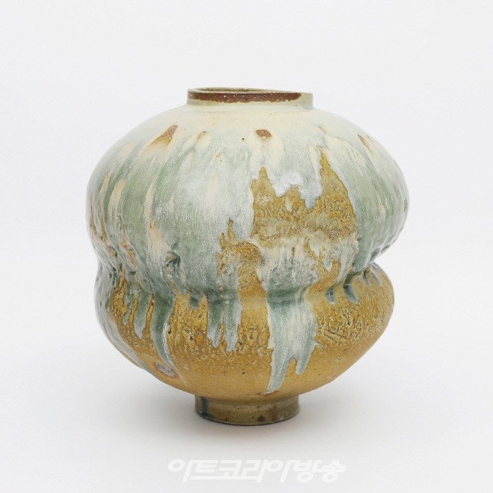 초록돌 항아리 Green Stone Jar 소금가마, 1300℃ 소성 47×46×46cm, 2023