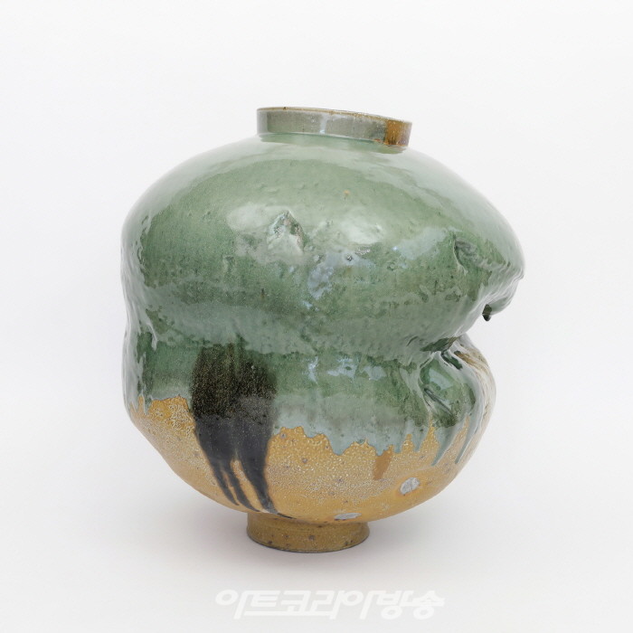 초록돌 항아리 Green Stone Jar 소금가마, 1300℃ 소성 64×59×59cm, 2023