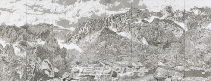 정용국_유목遊目, 2023, 한지에 수묵, 207x536cm