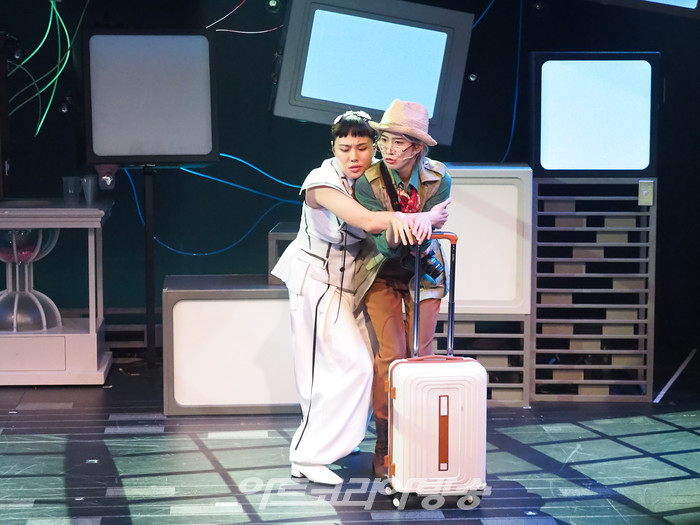 뮤지컬 '신이 나를 만들 때' 프레스콜(신 역 정다희, 영 역 박새힘) 2023.04 28 사진 ⓒ아트코리아방송 이용선 기자​