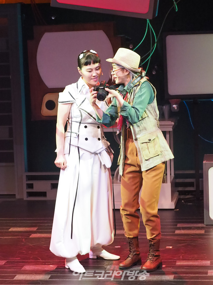 뮤지컬 '신이 나를 만들 때' 프레스콜(신 역 정다희, 영 역 박새힘) 2023.04 28 사진 ⓒ아트코리아방송 이용선 기자​