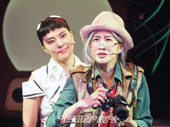 뮤지컬 '신이 나를 만들 때' 프레스콜(신 역 정다희, 영 역 박새힘) 2023.04 28 사진 ⓒ아트코리아방송 이용선 기자​