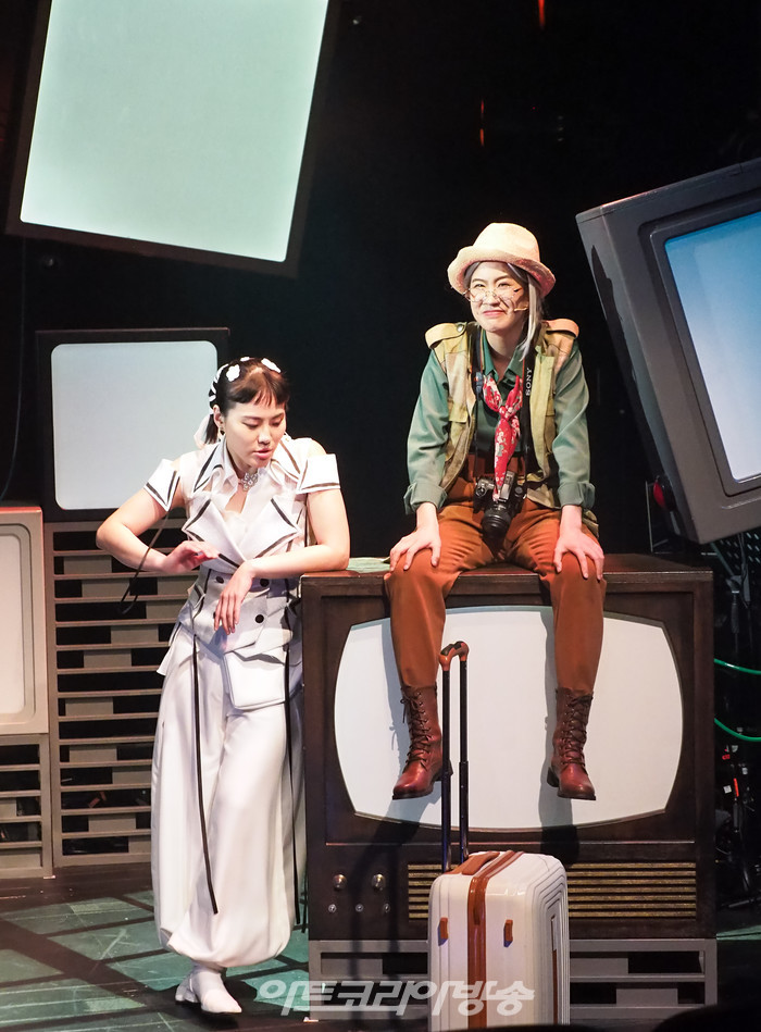 뮤지컬 '신이 나를 만들 때' 프레스콜(신 역 정다희, 영 역 박새힘) 2023.04 28 사진 ⓒ아트코리아방송 이용선 기자​