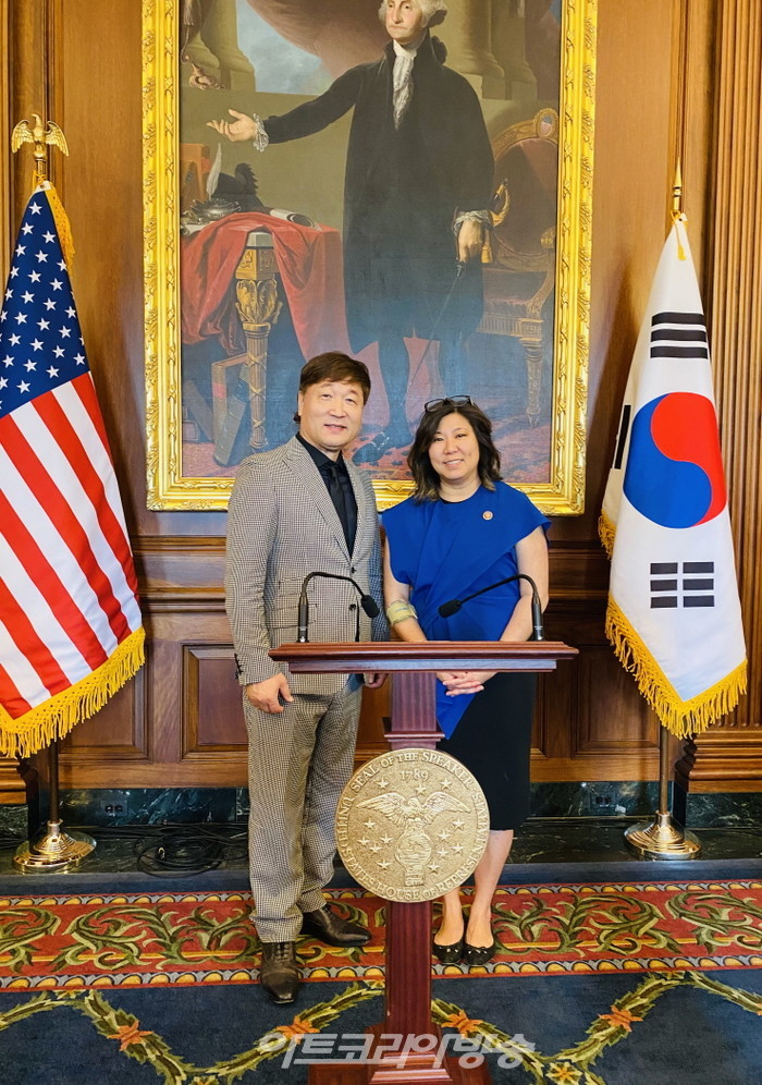 주성배 회장과 그레이스 맹 연방하원의원(사진제공: 주성배 회장)