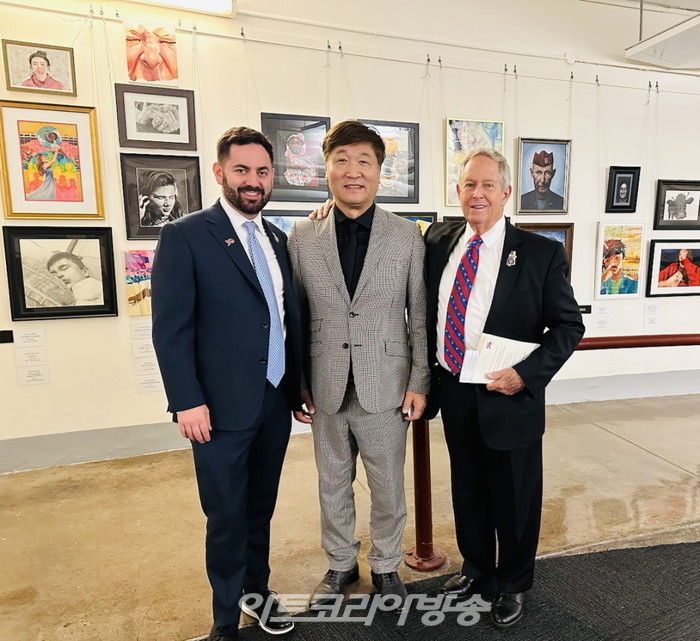 마이클 롤러 의원, 주성배, 조 윌슨(사진제공: 주성배 회장)