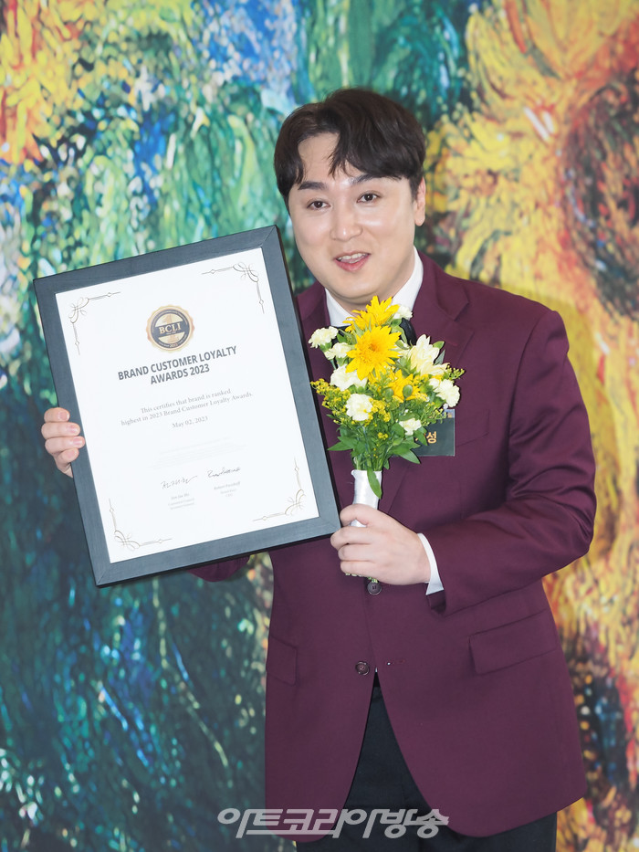 '2023 브랜드 고객 충성도 대상' 포토월 행사(황제성) 2023.05.02 사진 ⓒ아트코리아방송 이용선 기자​