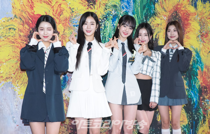 '2023 브랜드 고객 충성도 대상' 포토월 행사(우아! 왼쪽부터 루시-우연-나나-소라-민서) 2023.05.02 사진 ⓒ아트코리아방송 이용선 기자​