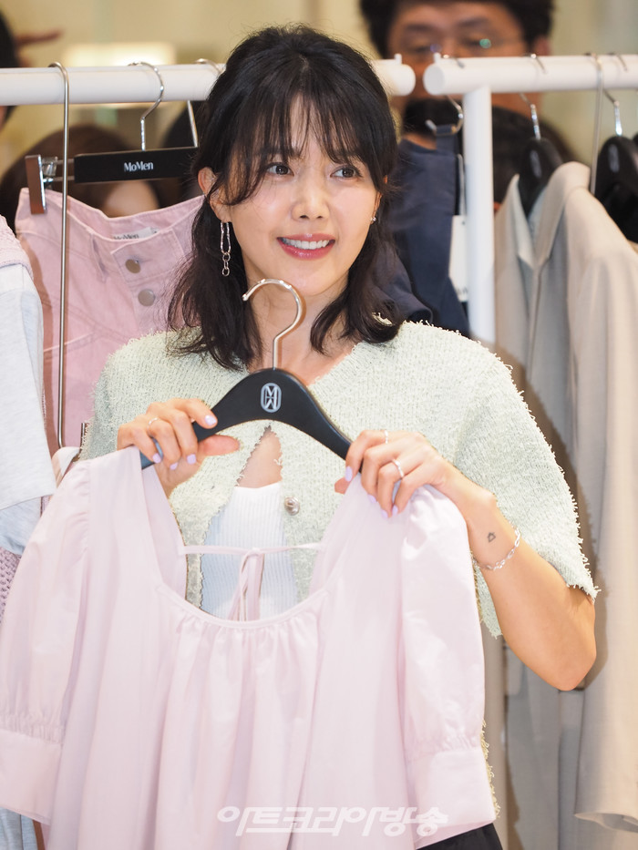 여성 브랜드 모먼(MoMen) 팝업스토어 포토행사(배우 채정안) 2023.05.05 사진 ⓒ아트코리아방송 이용선 기자​