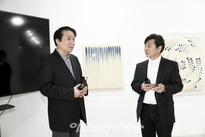 김종근 전시기획자와 아트코리아미술관 이승근 관장