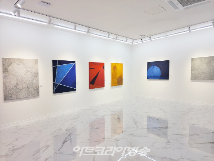 조미화 작가, 'HOMO-VIATOR' 실선으로 만든 추상화